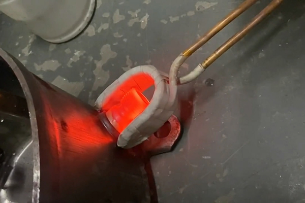手持式高頻焊機，高頻加熱機它不單可以焊接銅管，還可以做熱處理