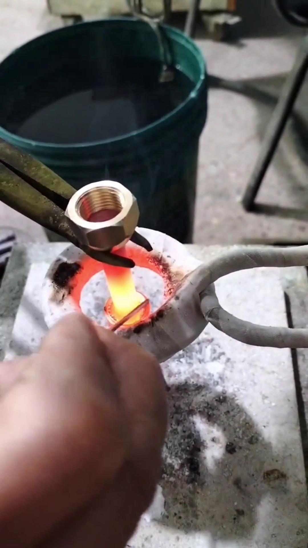 你還在用傳統的火焰焊接銅管嗎 人家都用上91看片免费观看加熱設備做銅管焊接了