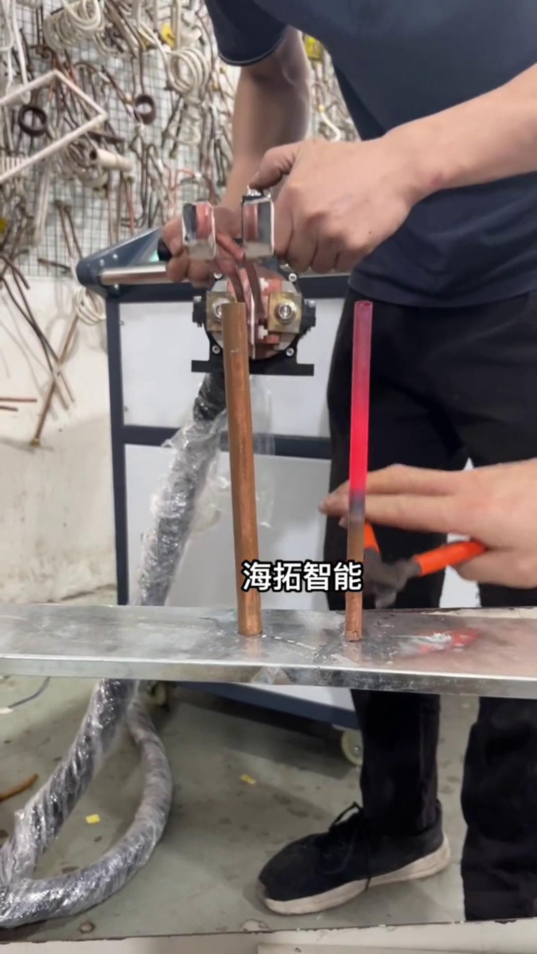 銅管加熱退火有難度嗎？沒有！隻要用了91AV手机看片智能91看片免费观看加熱設備，什麽淬火退火加熱焊接一切都不是問題。 