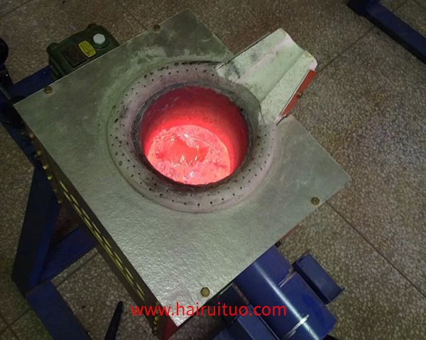 小型實驗熔煉爐，特別是用於熔煉銅的中頻電爐，是實驗