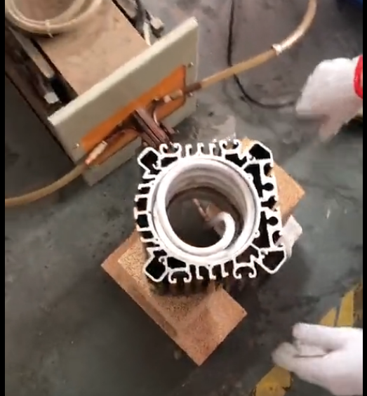 中頻91看片免费观看加熱設備在電機熱裝工藝中的應用:精準控溫實現無應力裝配(圖4) 中頻91看片免费观看加熱設備在電機熱裝工藝中的應用:精準控溫實現無應力裝配(圖4)