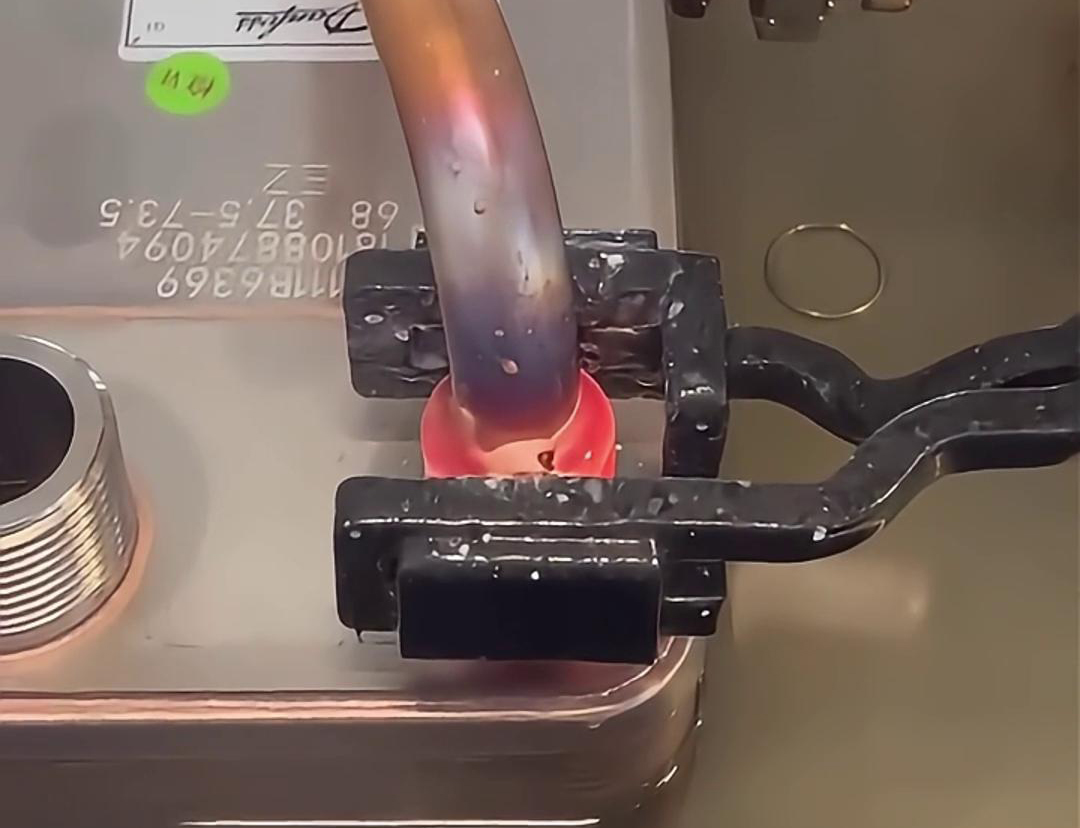 手持式高頻焊機，它在散熱器銅鋁焊接領域表現出色