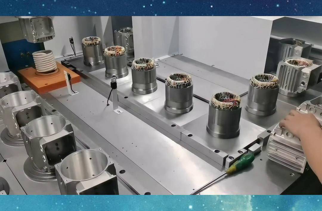 電機殼熱套熱配合成套設備全自動化操作，從而保證過盈配合的質量和精度