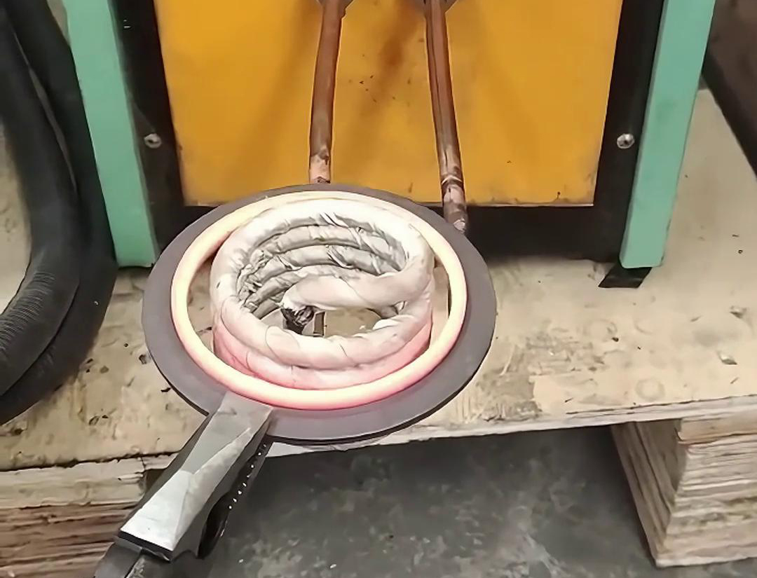 內孔加熱，就用高頻加熱機，因為它隻要220V電壓