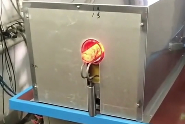 160KW超音頻簡易鍛造加熱爐，一拖二加熱圓柱毛坯鋼材料(圖4)