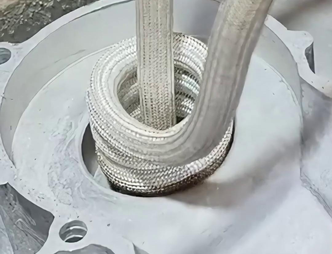 鋁殼外殼內孔類的加熱設備，而高頻加熱機無疑是一個值得考慮的選擇