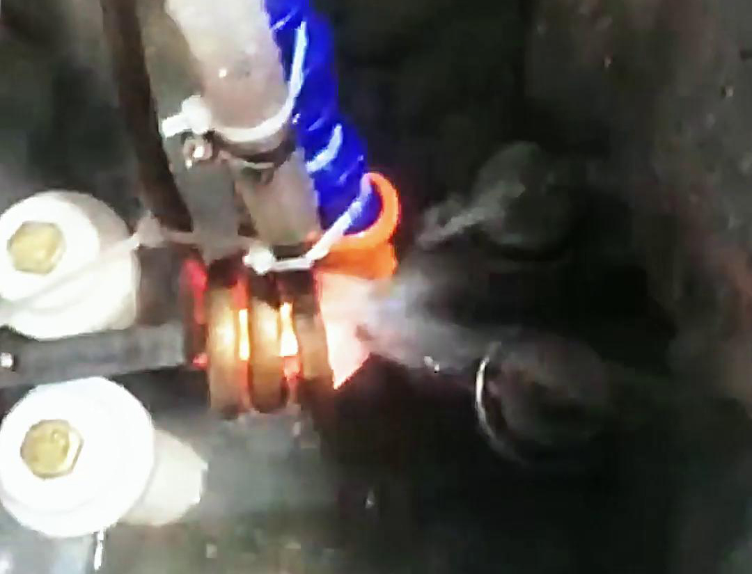 全自動臥式中頻淬火機床：軸類工件高效淬火的智能解決方案(圖4)
