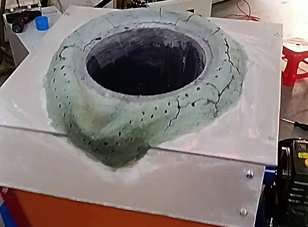 傾倒式熔煉爐：多金屬熔煉的靈活設備解析