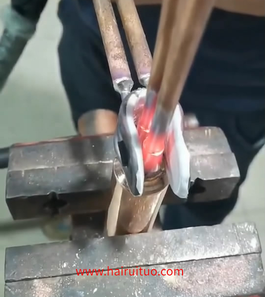 銅管焊接用手持高頻91看片免费观看加熱設備，高頻焊機