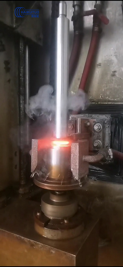 軸淬火用高頻淬火機床，瞬間900度