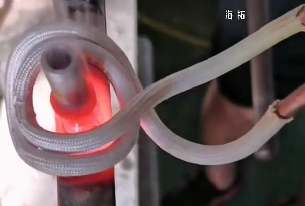 高頻焊機實現不鏽鋼管焊接，用的是銅焊料